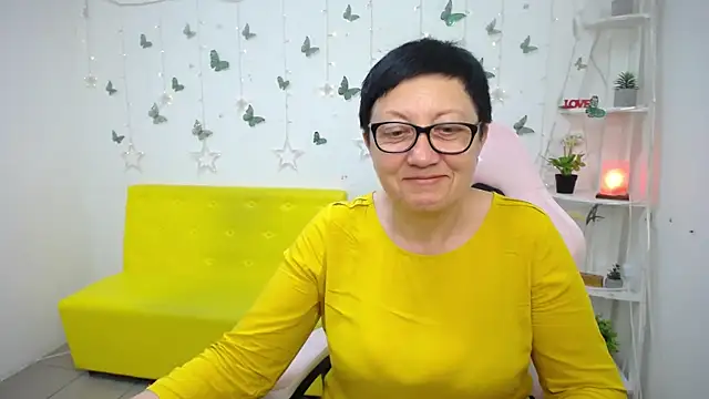 Snapshot of EmilyL0ve chatting on May 20, 5:08 pm EmilyL0ve online show from May 20, 5:08 pm