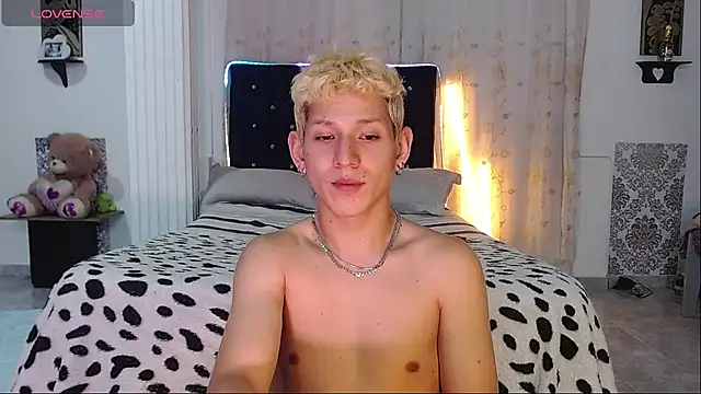 Snapshot of yorsamm_smit chatting on July 7, 6:47 am yorsamm smit online show from July 7, 6:47 am
