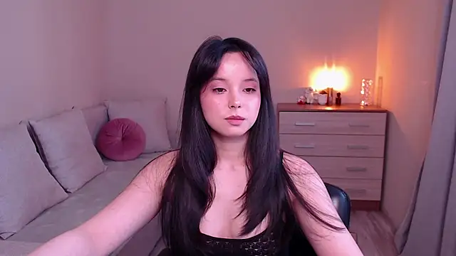lia hetty online show from May 9, 1:05 pm