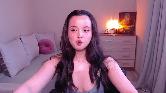lia hetty online show from June 7, 3:16 pm