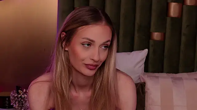 Snapshot of AmeliaAngel chatting on April 24, 7:00 am AmeliaAngel online show from April 24, 7:00 am