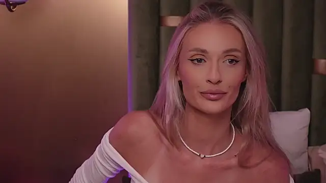 Snapshot of AmeliaAngel chatting on July 13, 9:28 pm AmeliaAngel online show from July 13, 9:28 pm