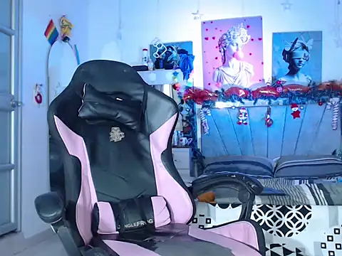 Snapshot of aishadlion chatting on January 10, 6:15 am aishadlion online show from January 10, 6:15 am