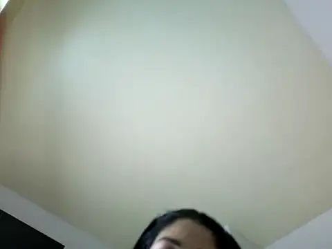 Snapshot of vanessa2711 chatting on April 15, 3:24 am vanessa2711 online show from April 15, 3:24 am
