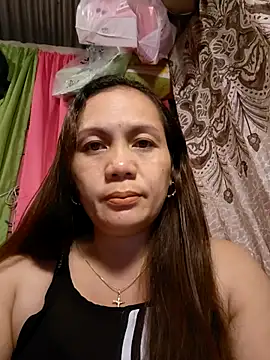 Snapshot of prettymomma24xx chatting on February 10, 8:24 pm prettymomma24xx online show from February 10, 8:24 pm