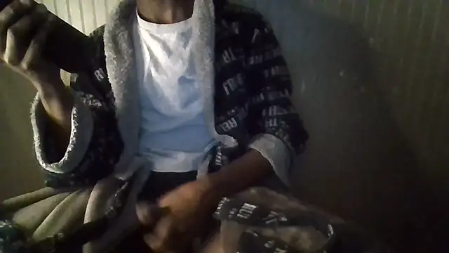 Snapshot of Quuwavve chatting on February 8, 10:51 am Quuwavve online show from February 8, 10:51 am