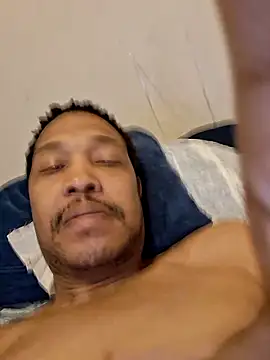 Snapshot of moneyboi1988 chatting on February 6, 3:44 am moneyboi1988 online show from February 6, 3:44 am