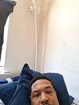 Snapshot of moneyboi1988 chatting on February 18, 6:37 pm moneyboi1988 online show from February 18, 6:37 pm