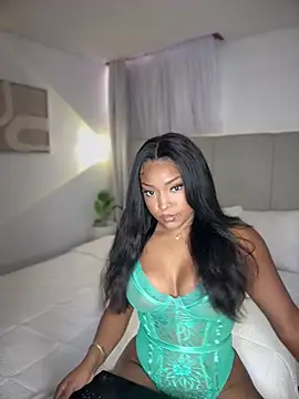 Snapshot of Soler_magnet chatting on February 5, 8:35 pm Soler magnet online show from February 5, 8:35 pm