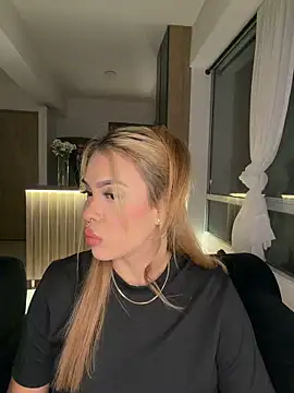 Snapshot of karymoron chatting on February 10, 5:22 am karymoron online show from February 10, 5:22 am