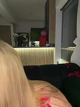 Snapshot of karymoron chatting on February 15, 5:59 am karymoron online show from February 15, 5:59 am