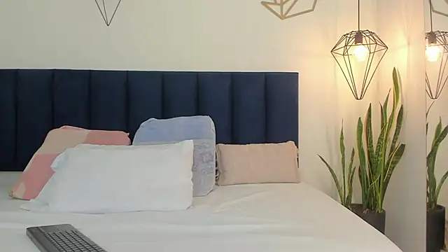 mayaevansmg online show from February 10, 12:09 pm