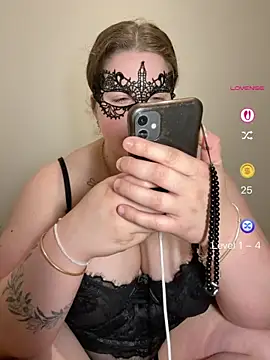 Snapshot of cherrylust12 chatting on April 27, 10:19 pm cherrylust12 online show from April 27, 10:19 pm