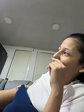 vicky bass  online show from February 8, 1:09 am