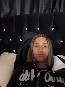 vicky bass  online show from June 10, 11:24 pm