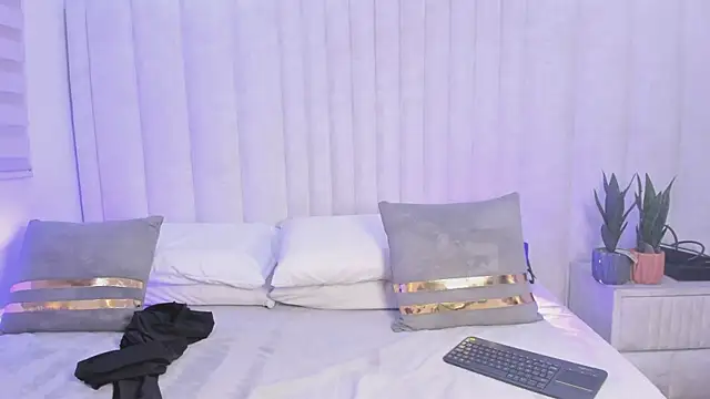 nicol moons online show from February 13, 4:19 am