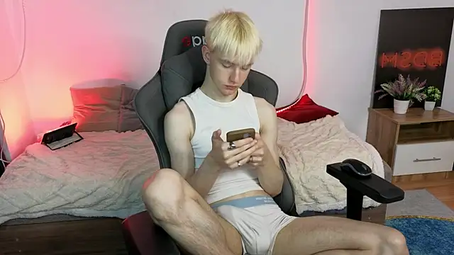 Snapshot of lucidangelok1 chatting on June 25, 4:12 am lucidangelok1 online show from June 25, 4:12 am
