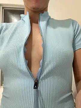 Snapshot of lriana_miller chatting on July 2, 8:04 pm lriana miller online show from July 2, 8:04 pm