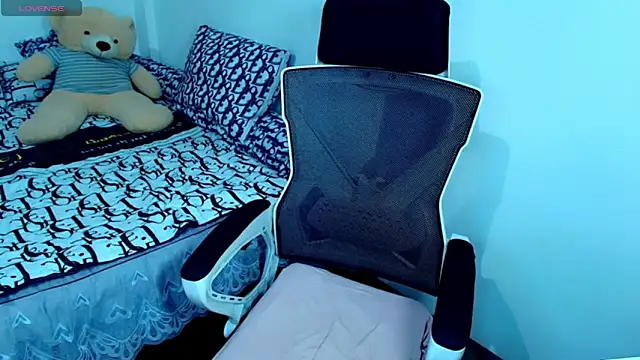 heavenmadechloe online show from February 1, 9:30 am