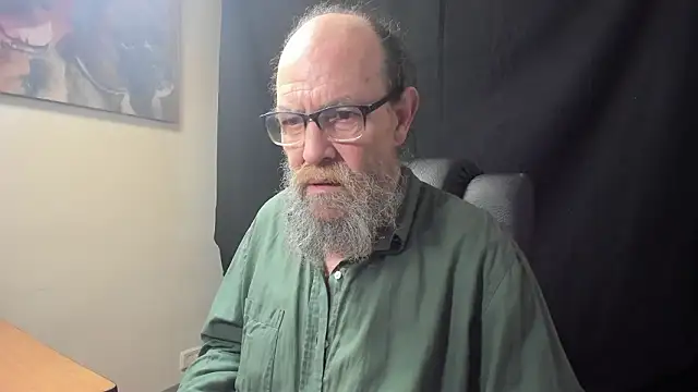 Snapshot of Uncle_Hottie chatting on February 2, 4:06 pm Uncle Hottie online show from February 2, 4:06 pm