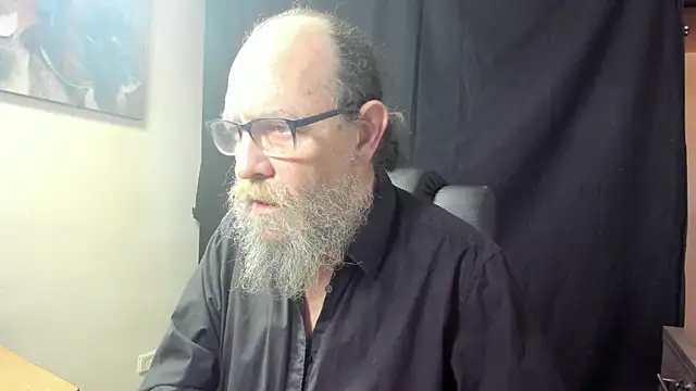 Snapshot of Uncle_Hottie chatting on February 4, 3:07 pm Uncle Hottie online show from February 4, 3:07 pm