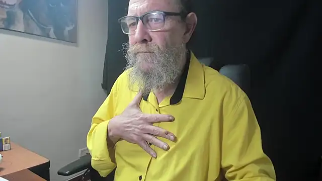 Snapshot of Uncle_Hottie chatting on February 5, 2:54 pm Uncle Hottie online show from February 5, 2:54 pm
