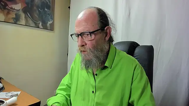 Snapshot of Uncle_Hottie chatting on February 12, 9:32 pm Uncle Hottie online show from February 12, 9:32 pm