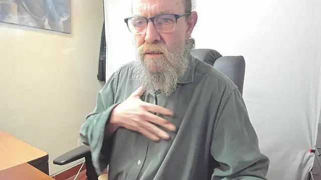 Snapshot of Uncle_Hottie chatting on February 20, 6:30 pm Uncle Hottie online show from February 20, 6:30 pm