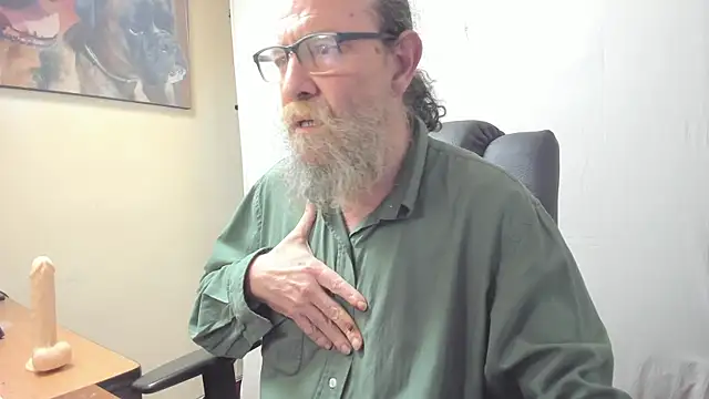 Snapshot of Uncle_Hottie chatting on February 25, 6:28 pm Uncle Hottie online show from February 25, 6:28 pm