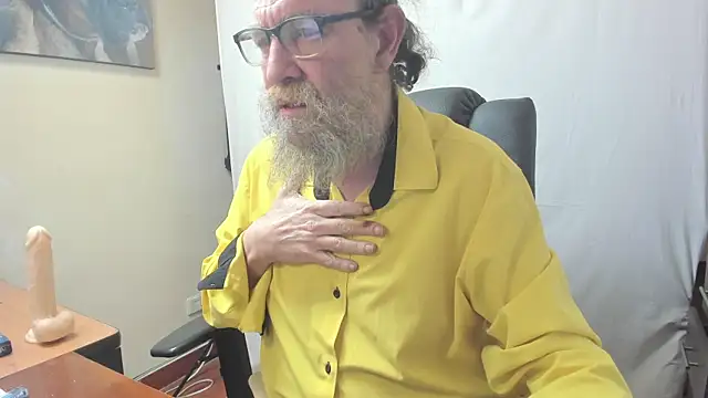 Snapshot of Uncle_Hottie chatting on February 27, 5:13 pm Uncle Hottie online show from February 27, 5:13 pm