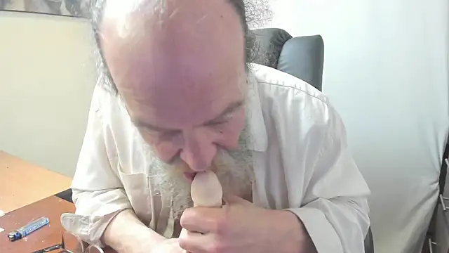 Snapshot of Uncle_Hottie chatting on March 1, 4:25 am Uncle Hottie online show from March 1, 4:25 am