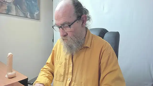 Snapshot of Uncle_Hottie chatting on March 3, 5:41 pm Uncle Hottie online show from March 3, 5:41 pm
