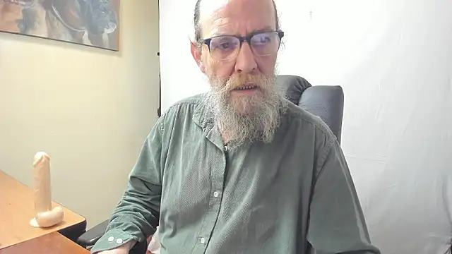 Snapshot of Uncle_Hottie chatting on March 4, 6:03 pm Uncle Hottie online show from March 4, 6:03 pm