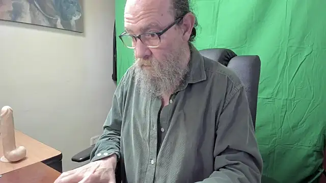 Snapshot of Uncle_Hottie chatting on March 12, 4:13 pm Uncle Hottie online show from March 12, 4:13 pm