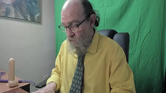 Snapshot of Uncle_Hottie chatting on March 18, 4:32 pm Uncle Hottie online show from March 18, 4:32 pm