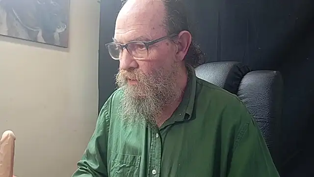 Snapshot of Uncle_Hottie chatting on April 4, 4:48 pm Uncle Hottie online show from April 4, 4:48 pm