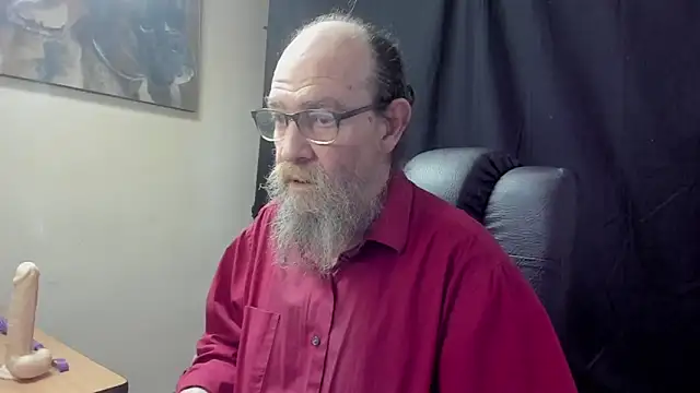 Snapshot of Uncle_Hottie chatting on April 5, 3:42 pm Uncle Hottie online show from April 5, 3:42 pm