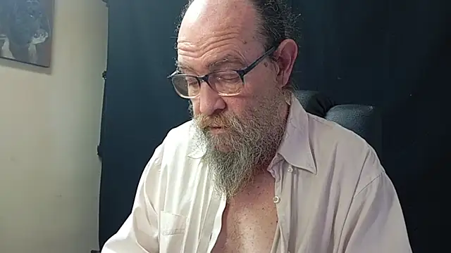 Snapshot of Uncle_Hottie chatting on April 10, 4:55 pm Uncle Hottie online show from April 10, 4:55 pm