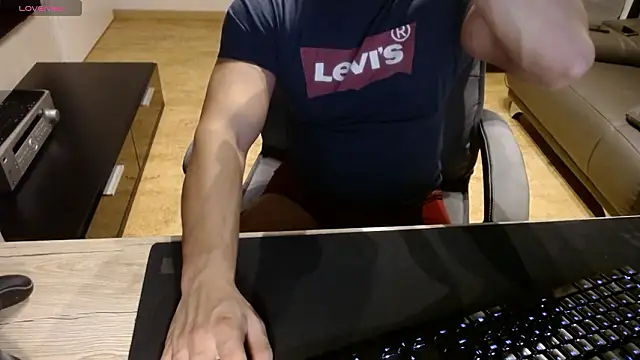 Snapshot of sensualman90 chatting on March 14, 9:42 pm sensualman90 online show from March 14, 9:42 pm