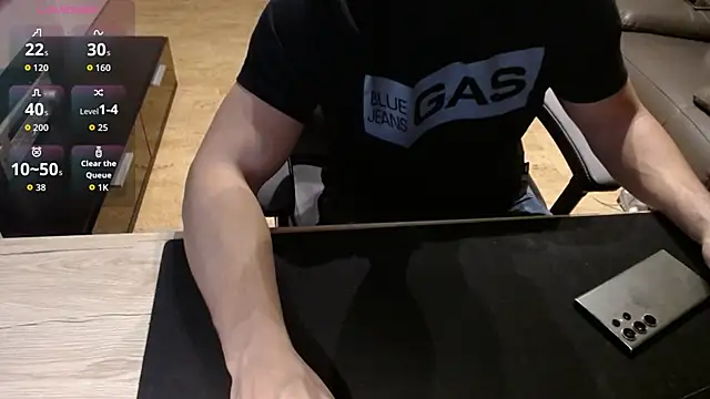 Snapshot of sensualman90 chatting on March 19, 10:03 pm sensualman90 online show from March 19, 10:03 pm