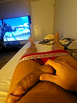 Snapshot of sensualman90 chatting on May 10, 10:04 pm sensualman90 online show from May 10, 10:04 pm