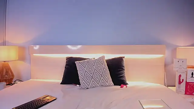 Denightjones online show from April 8, 4:01 am