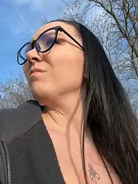 InkedCurly L online show from March 9, 3:05 pm