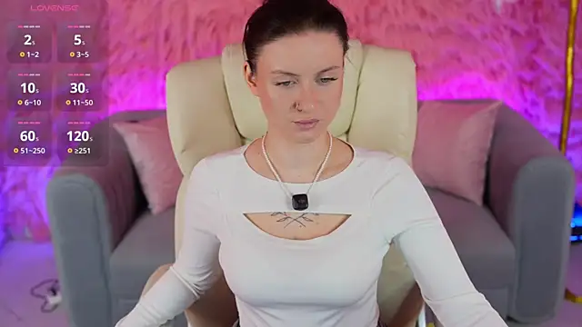 AlexaFleur online show from April 2, 1:09 pm