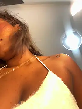 Snapshot of EroticAlana1 chatting on May 23, 2:17 am EroticAlana1 online show from May 23, 2:17 am