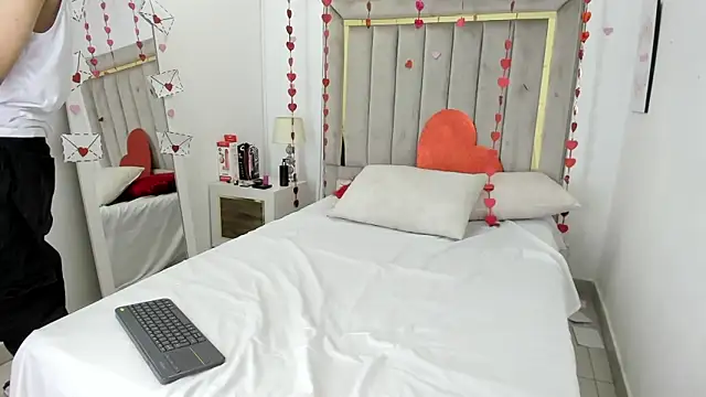 julian xx online show from February 13, 7:54 pm