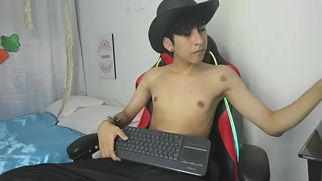 julian xx online show from April 4, 7:11 pm