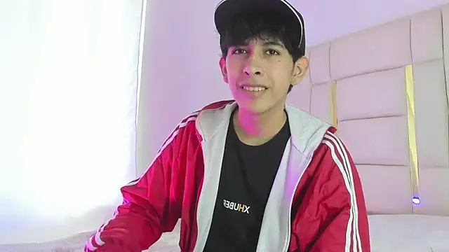 julian xx online show from June 1, 8:32 pm