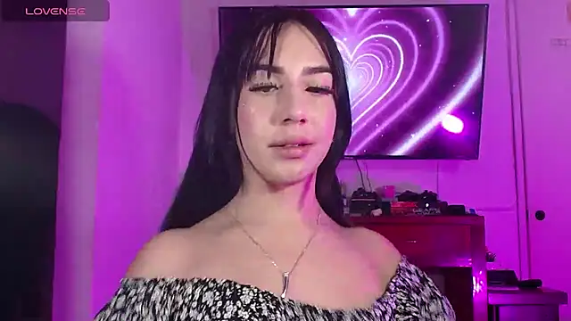 Snapshot of SweetLiamn chatting on May 22, 11:43 pm SweetLiamn online show from May 22, 11:43 pm