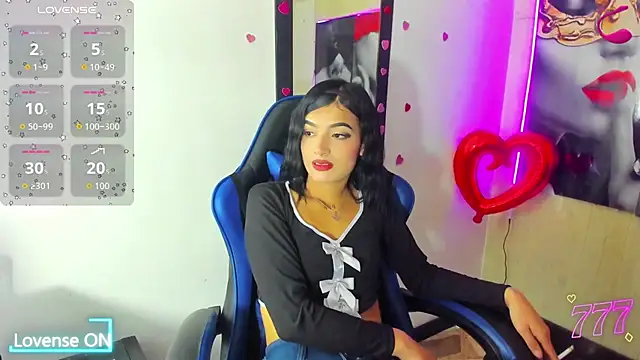 Snapshot of honeyluxe_ chatting on July 22, 8:33 pm honeyluxe online show from July 22, 8:33 pm